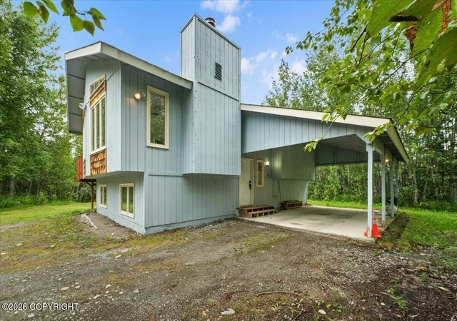 Photo 3 of Single family home for sale at 201 W Ponderosa Loop, Wasilla, AK 99654 | MLS# 26-9346 | Listing updated on 2026-08-30