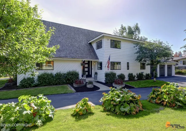 Photo 3 of Single family home for sale at 2121 Belmont Dr, Anchorage, AK 99517 | MLS# 26-9484 | Listing updated on 2026-09-24