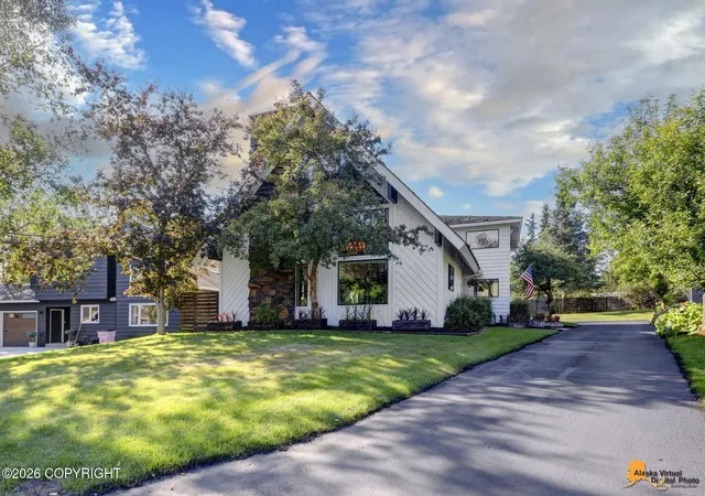 Photo 4 of Single family home for sale at 2121 Belmont Dr, Anchorage, AK 99517 | MLS# 26-9484 | Listing updated on 2026-09-24