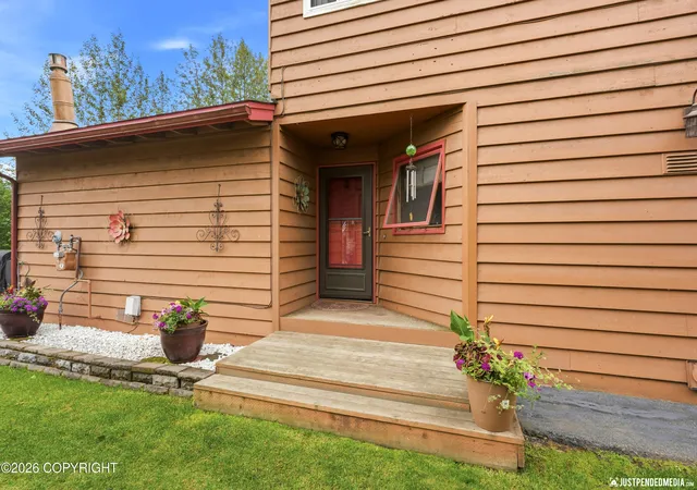 Photo 2 of Single family home for sale at 1811 Beaver Pl, Anchorage, AK 99504 | MLS# 26-9462 | Listing updated on 2026-08-03
