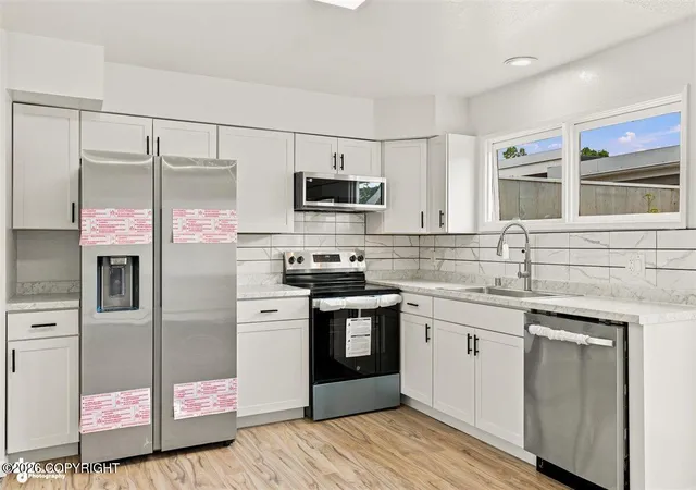 Photo 5 of Sale Pending at 3280 Montclaire Ct #18G, Anchorage, AK 99503 | MLS# 26-9595 | Listing updated on 2026-08-14