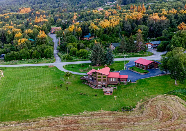 Photo 4 of Single family home for sale at 60871 Bear Crk Dr, Homer, AK 99603 | MLS# 26-9739 | Listing updated on 2026-08-06