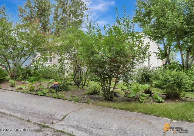 Photo 4 of Sale Pending at 10833 E Twin Peaks Ct, Palmer, AK 99645 | MLS# 26-10012 | Listing updated on 2026-09-09