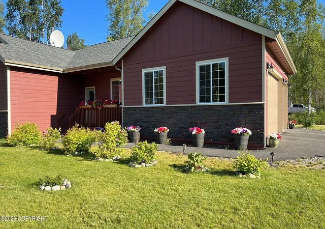 Photo 2 of Sale Pending at 1200 N Bloodstone Cir, Wasilla, AK 99654 | MLS# 26-9929 | Listing updated on 2026-08-25