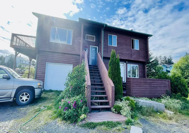 Photo 5 of Single family home for sale at 452 Lilly Dr, Kodiak, AK 99615 | MLS# 26-10145 | Listing updated on 2026-08-13