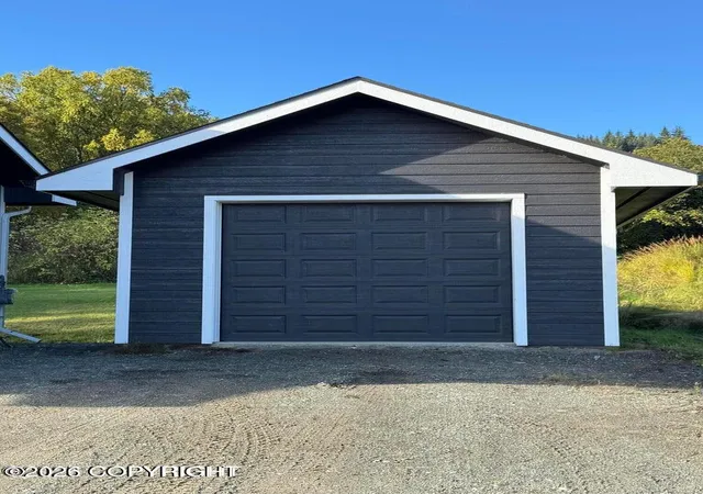 Photo 14 of Sale Pending at 1060 Eric Ln, Homer, AK 99603 | MLS# 26-10026 | Listing updated on 2026-08-27