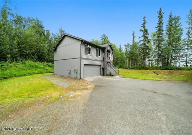 Photo 3 of Single family home for sale at 191 E Glen Cir, Wasilla, AK 99654 | MLS# 26-10101 | Listing updated on 2026-10-17