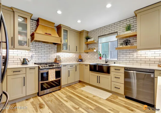 Photo 4 of Sale Pending at 7800 Wisteria St, Anchorage, AK 99502 | MLS# 26-10393 | Listing updated on 2026-10-01