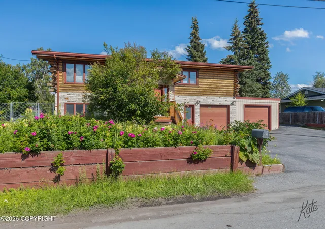 Photo 1 of Single family home for sale at 3048 Riverview Dr, Fairbanks, AK 99709 | MLS# 26-10127 | Listing updated on 2026-08-27