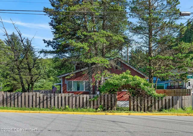 Photo 2 of Single family home for sale at 1000 Park Ave, Ketchikan, AK 99901 | MLS# 26-10254 | Listing updated on 2026-09-17