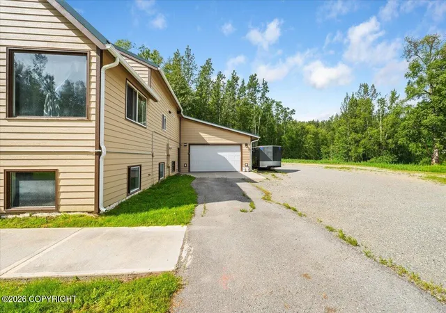 Photo 4 of Single family home for sale at 7400 N Mccarrey St, Palmer, AK 99645 | MLS# 26-10526 | Listing updated on 2026-08-21