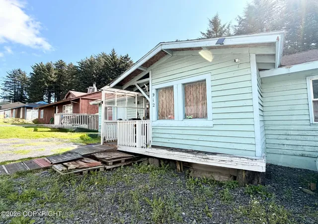 Photo 2 of Single family home for sale at 912 Hemlock St, Kodiak, AK 99615 | MLS# 26-10551 | Listing updated on 2026-09-04