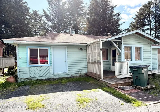Photo 4 of Single family home for sale at 912 Hemlock St, Kodiak, AK 99615 | MLS# 26-10551 | Listing updated on 2026-09-04