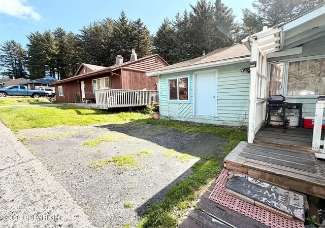 Photo 5 of Single family home for sale at 912 Hemlock St, Kodiak, AK 99615 | MLS# 26-10551 | Listing updated on 2026-09-04
