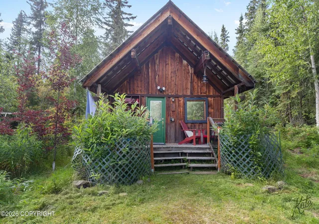 Photo 2 of Sale Pending at 561 Auburn Dr, Fairbanks, AK 99709 | MLS# 26-10548 | Listing updated on 2026-08-28