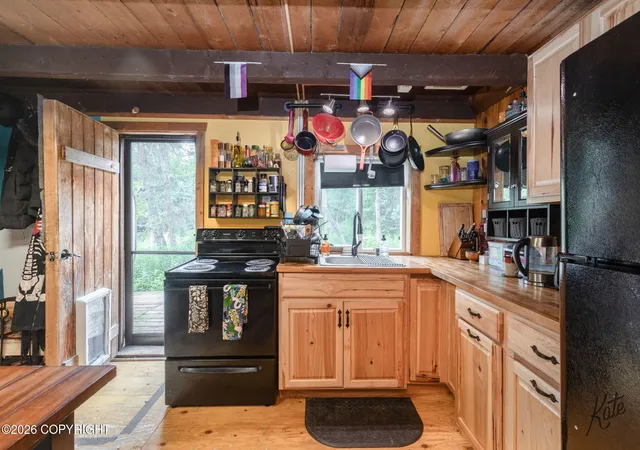 Photo 4 of Sale Pending at 561 Auburn Dr, Fairbanks, AK 99709 | MLS# 26-10548 | Listing updated on 2026-08-28