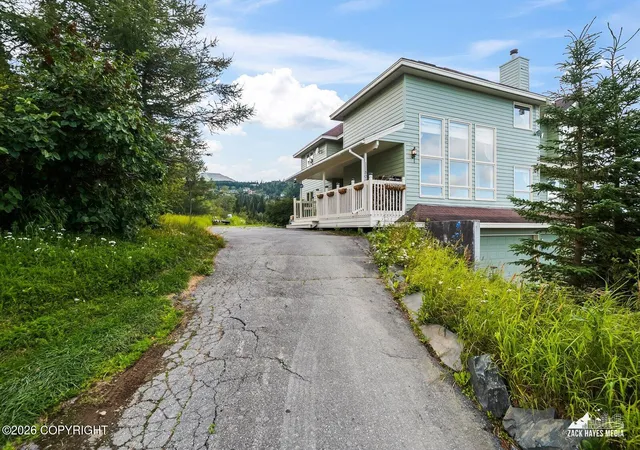 Photo 4 of Single family home for sale at 11800 Trails End Rd, Anchorage, AK 99507 | MLS# 26-10702 | Listing updated on 2026-09-19