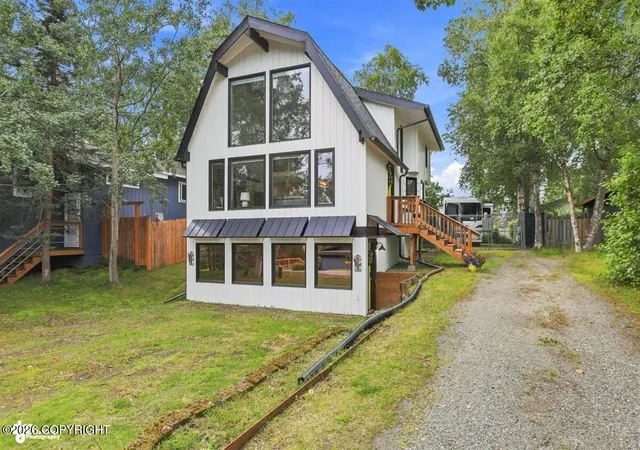 Photo 2 of Sale Pending at 8230 Seacliff St, Anchorage, AK 99502 | MLS# 26-10957 | Listing updated on 2026-09-06