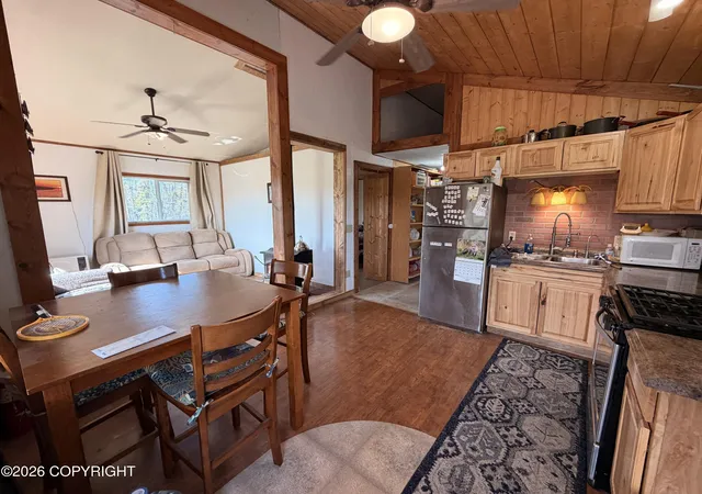 Photo 4 of Single family home for sale at 1020 Glenn Hwy, Glennallen, AK 99588 | MLS# 26-11191 | Listing updated on 2026-09-01