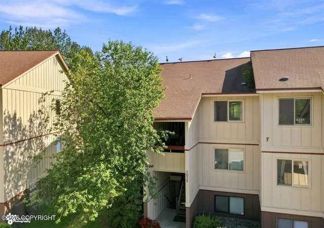 Photo 3 of Sale Pending at 5638 E 40Th Ave #F301, Anchorage, AK 99504 | MLS# 26-11028 | Listing updated on 2026-09-01