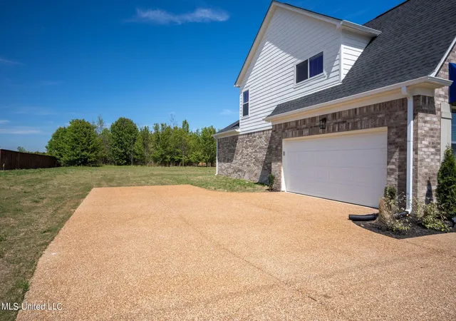 Photo 3 of Single family home for sale at 5290 Douglas Dr, Olive Branch, MS 38654 | MLS# 4055649 | Listing updated on 2026-09-21