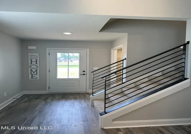 Photo 3 of Single family home for sale at 375 Country Garden Dr, Southaven, MS 38671 | MLS# 4055331 | Listing updated on 2026-09-04