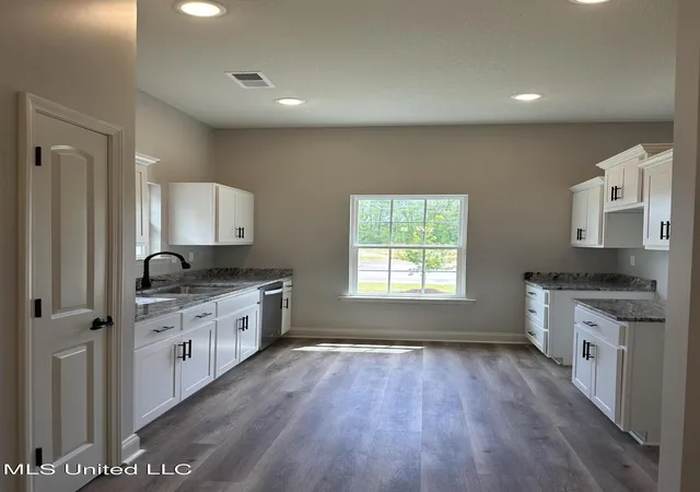 Photo 3 of Single family home for sale at 308 Flower Garden Dr Dr, Southaven, MS 38671 | MLS# 4070591 | Listing updated on 2026-09-04