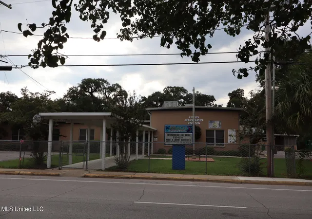 12th image of 734 Market St, Pascagoula, MS 39567 | MLS# 4091778