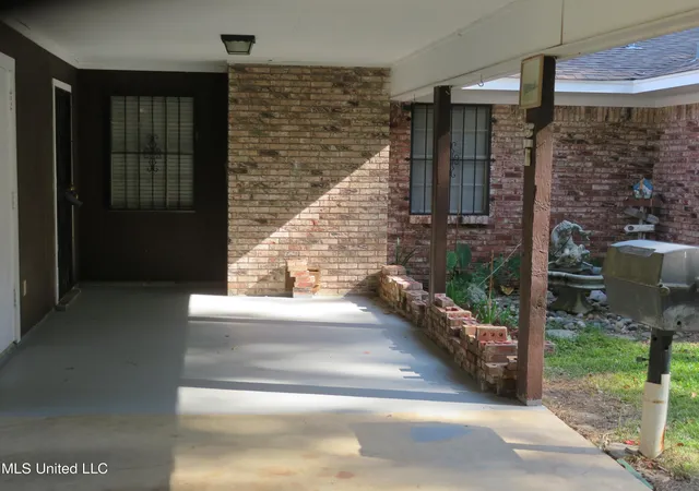 Photo 3 of Sale Pending at 1470 Vernon Cir, Jackson, MS 39204 | MLS# 4095123 | Listing updated on 2026-03-30