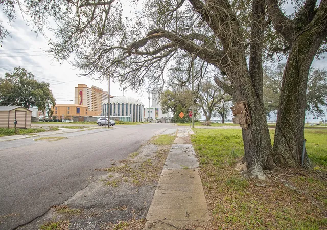 3rd image of 121 Cedar St, Biloxi, MS 39530 | MLS# 4095101