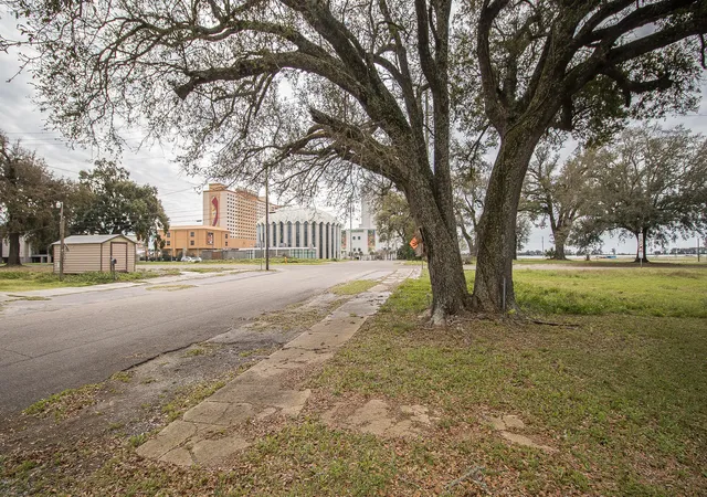 9th image of 121 Cedar St, Biloxi, MS 39530 | MLS# 4095101