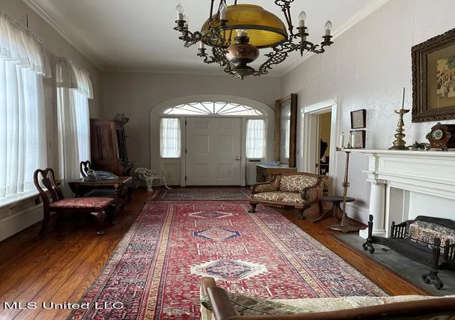 3rd image of 621 Washington St, Natchez, MS 39120 | MLS# 4096143