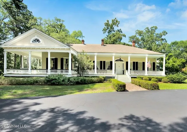 Photo 2 of Single family home for sale at 551 John R Junkin Dr, Natchez, MS 39120 | MLS# 4103142 | Listing updated on 2026-07-21