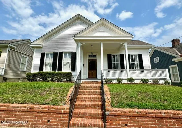 Homes for sale in Natchez, MS | 821 Washington St, Natchez, MS 39120 | MLS# 4096304