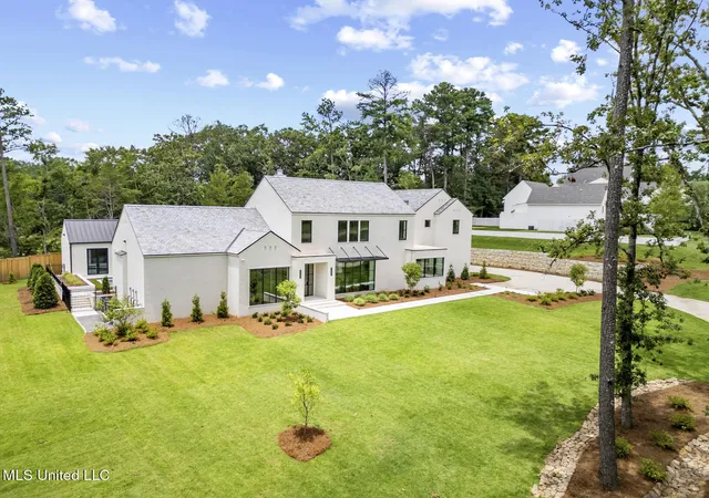 Homes for sale in Ridgeland, MS | 915 Montrose Dr Dr, Ridgeland, MS 39157 | MLS# 4100222
