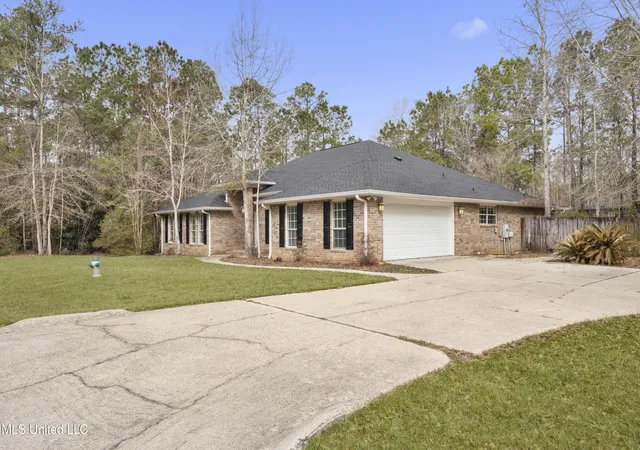 Photo 3 of Sale Pending at 636 Banyan Pl, Diamondhead, MS 39525 | MLS# 4105545 | Listing updated on 2026-09-12