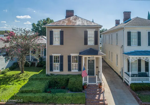 Photo 3 of Single family home for sale at 706 State St, Natchez, MS 39120 | MLS# 4107158 | Listing updated on 2026-03-30