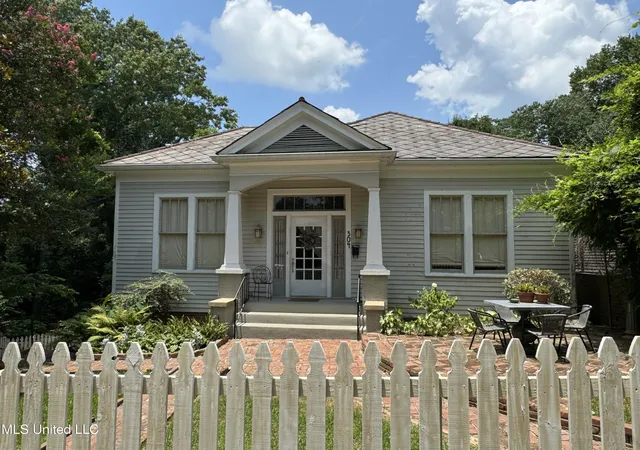 Homes for sale in Natchez, MS | 304 Lambert St, Natchez, MS 39120 | MLS# 4109618