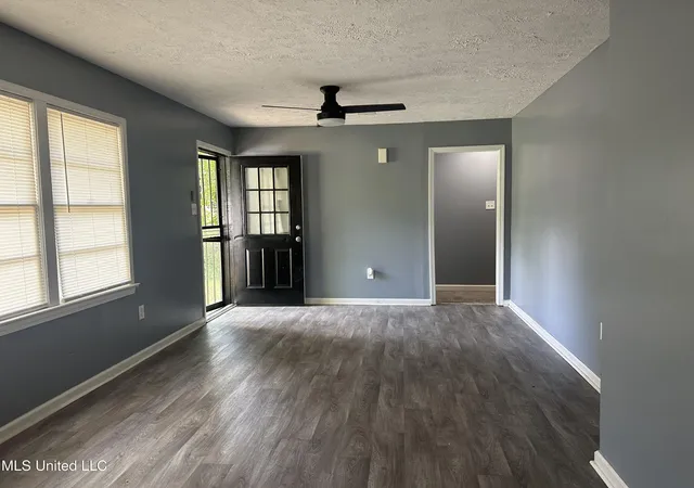Photo 3 of Single family home for sale at 721 Glenmont Dr, Jackson, MS 39209 | MLS# 4111569 | Listing updated on 2026-03-30