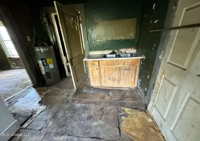 4th image of 1002 Howard St, Vicksburg, MS 39183 | MLS# 4114059