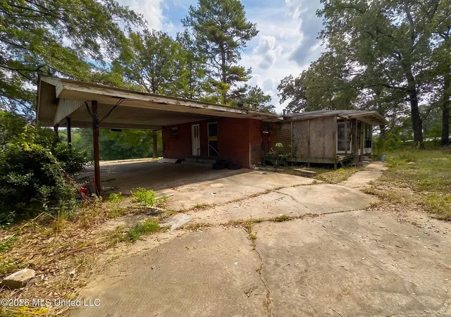 Photo 3 of Single family home for sale at 5103 Robinson Rd, Jackson, MS 39204 | MLS# 4114706 | Listing updated on 2026-10-08