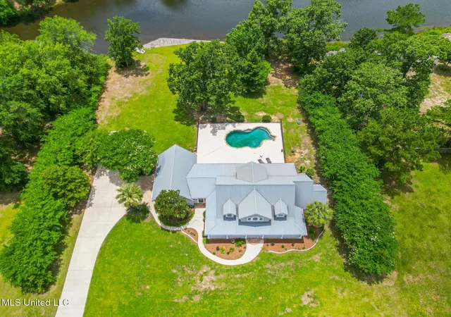 Photo 3 of Single family home for sale at 5029 Crescent Ridge Dr, Kiln, MS 39556 | MLS# 4116148 | Listing updated on 2026-09-02