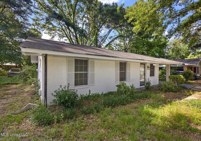 Photo 3 of Sale Pending at 6548 George Washington Dr, Jackson, MS 39213 | MLS# 4116262 | Listing updated on 2026-03-30