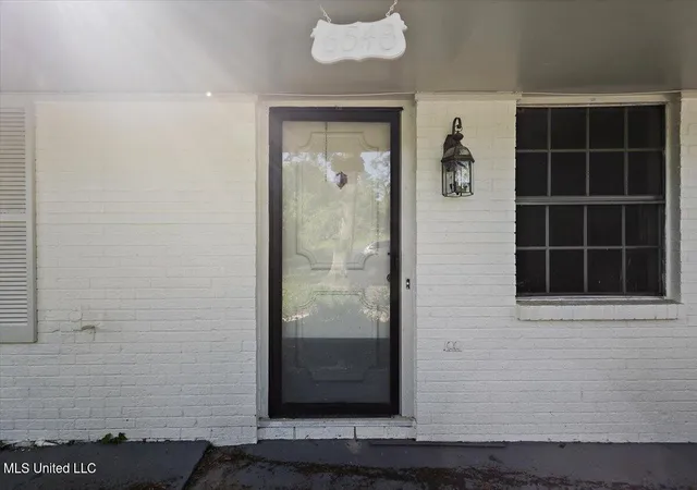 Photo 3 of Sale Pending at 6548 George Washington Dr, Jackson, MS 39213 | MLS# 4116262 | Listing updated on 2026-03-30