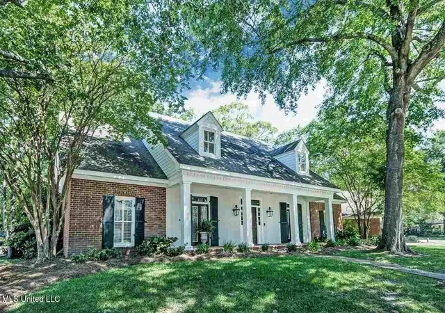 Photo 2 of Sale Pending at 5145 Canton Hts Dr, Jackson, MS 39211 | MLS# 4117022 | Listing updated on 2026-09-16