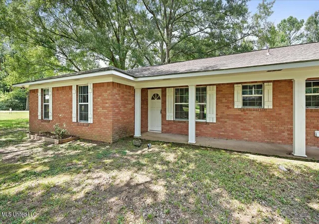 Photo 2 of Single family home for sale at 1172 Rockett Dr, Jackson, MS 39212 | MLS# 4117525 | Listing updated on 2026-09-03