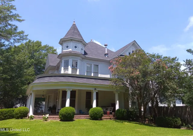 Photo 3 of Single family home for sale at 207 E Percy St, Indianola, MS 38751 | MLS# 4118194 | Listing updated on 2026-07-23