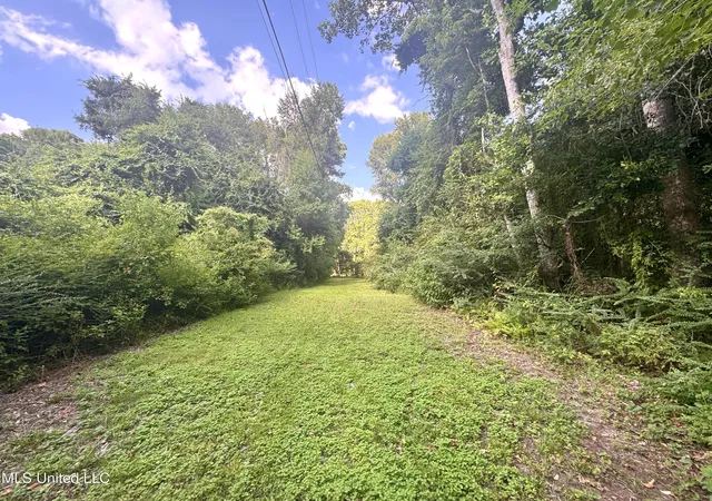 Photo 4 of Sale Pending at 12 Zettel Rd, Ocean Springs, MS 39564 | MLS# 4119572 | Listing updated on 2026-06-19