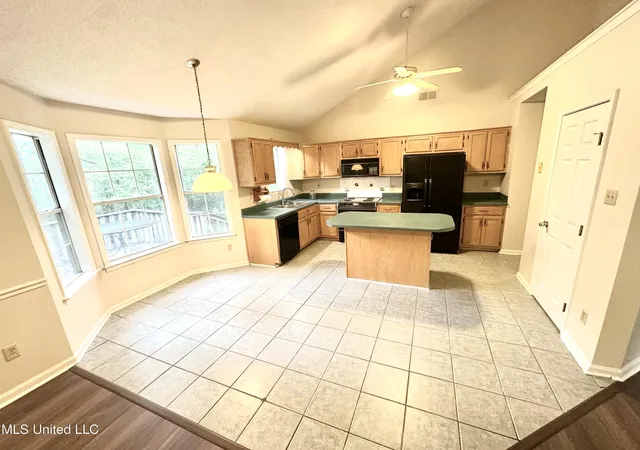 Photo 4 of Sale Pending at 4292 E Starlanding Rd, Nesbit, MS 38651 | MLS# 4119752 | Listing updated on 2026-07-12