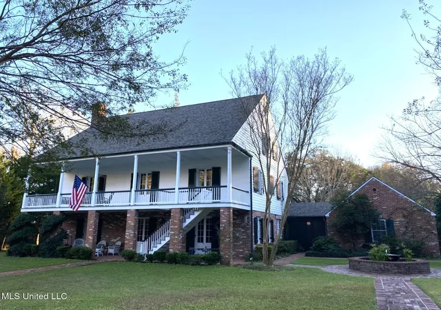 Homes for sale in Natchez, MS | 200 Devereaux Dr, Natchez, MS 39120 | MLS# 4120077